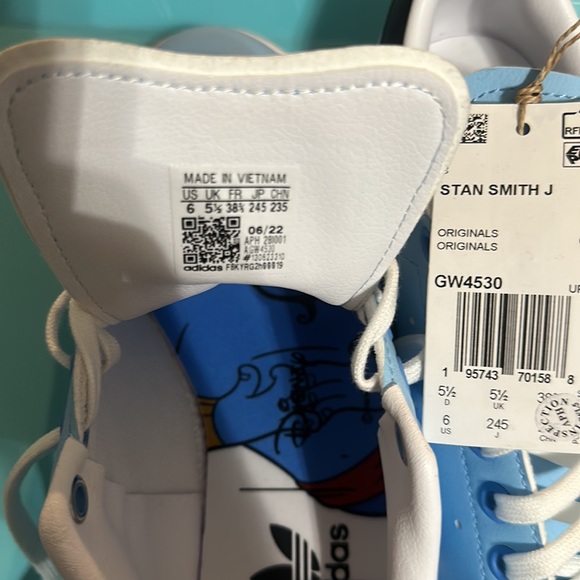 Adidas Disney Aladdin Prime Green tennis shoes - Picture 4 of 9